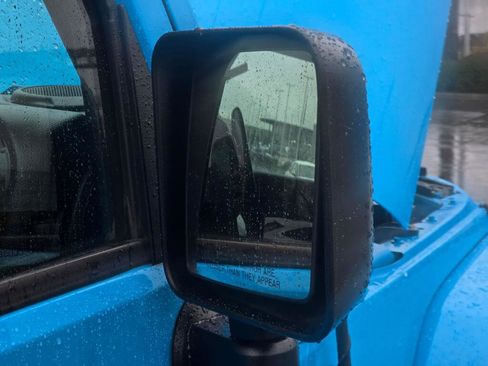 Used 2017 Jeep Wrangler Unlimited Sahara AWD/4WD image 31