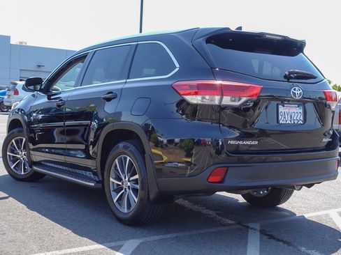Used 2018 Toyota Highlander XLE AWD/4WD image 9