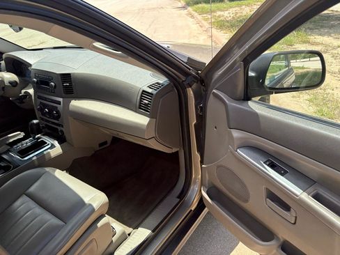Used 2006 Jeep Grand Cherokee Laredo AWD/4WD image 27