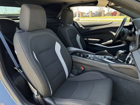 Used 2023 Chevrolet Camaro LT w/ Technology Package image 29