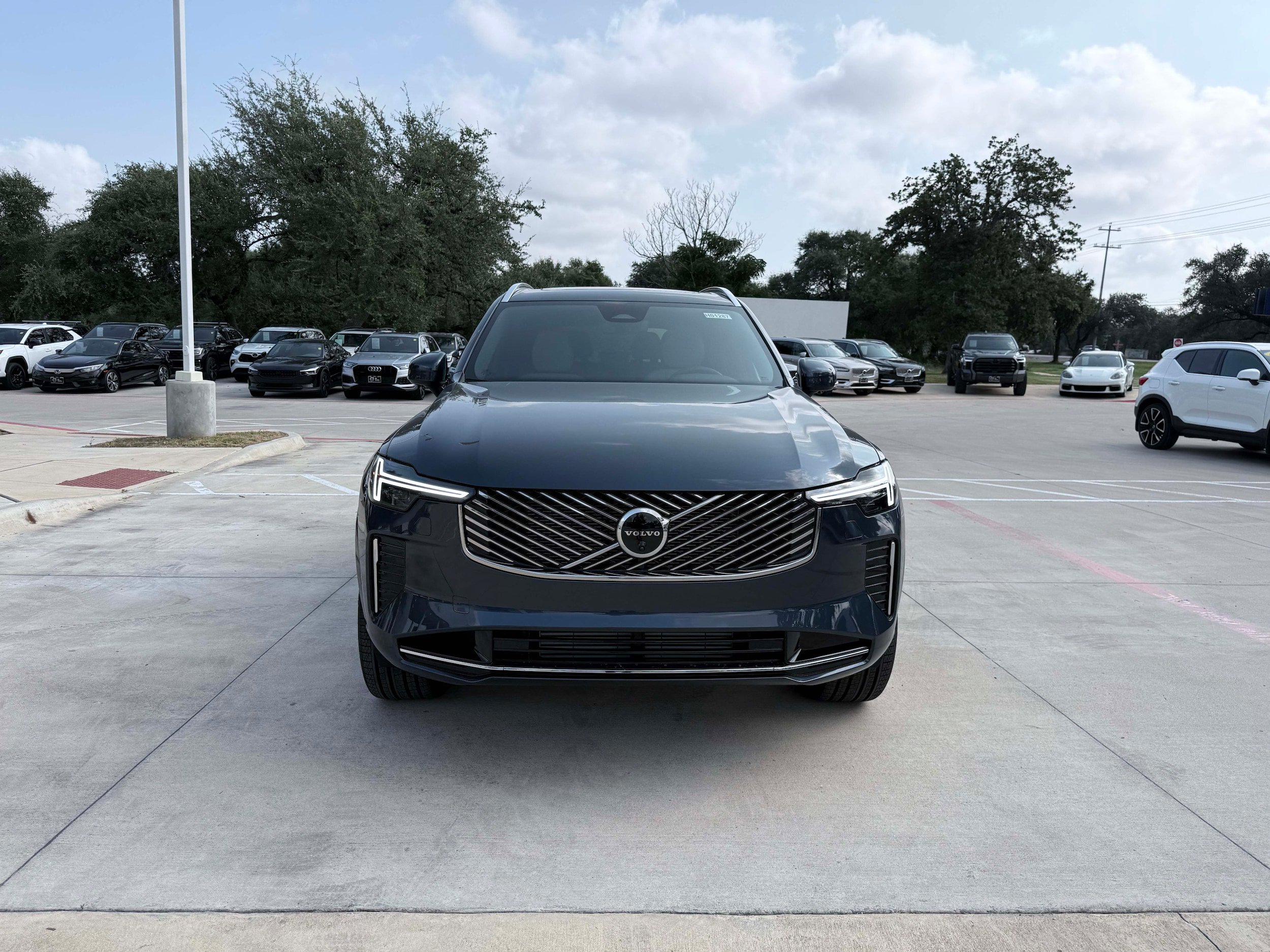 New 2026 Volvo XC90 T8 Plus w/ Protection Package Premier AWD/4WD image 9