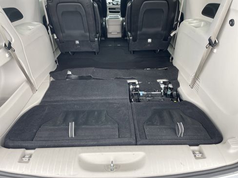 Used 2024 Chrysler Pacifica Touring-L FWD image 30