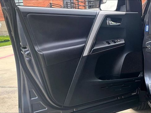 Used 2017 Toyota RAV4 XLE image 24