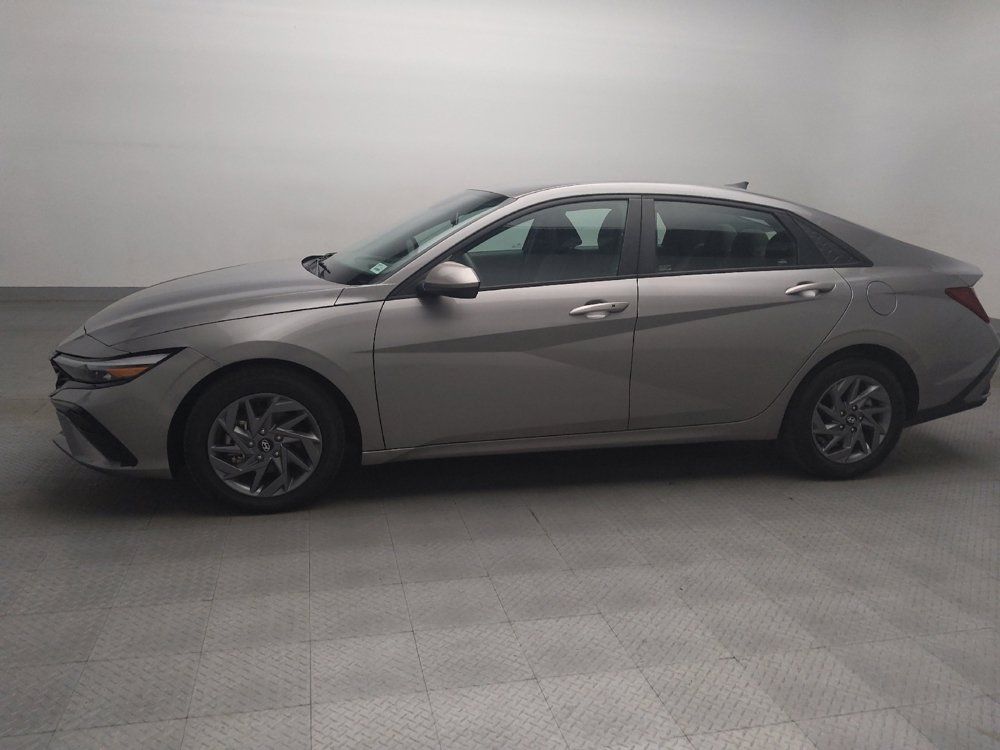 Used 2024 Hyundai Elantra SEL FWD image 2