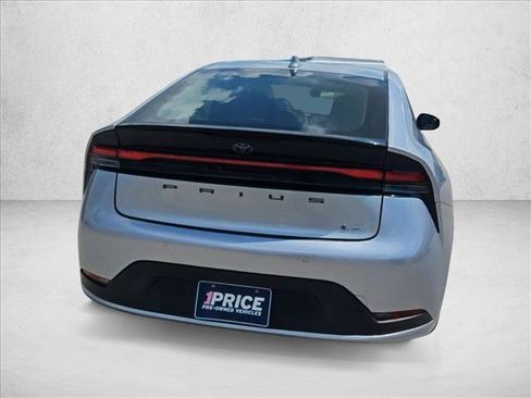 Used 2025 Toyota Prius LE FWD image 6