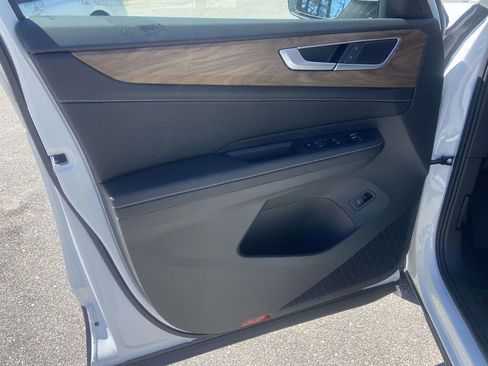 New 2026 Volkswagen Atlas SE FWD image 14