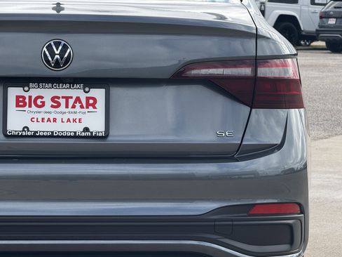 Used 2024 Volkswagen Jetta SE image 10