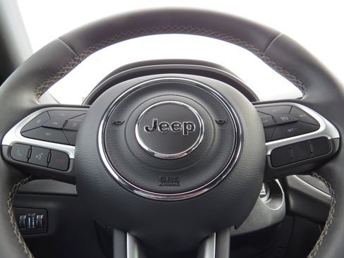 Certified 2021 Jeep Compass Latitude image 21