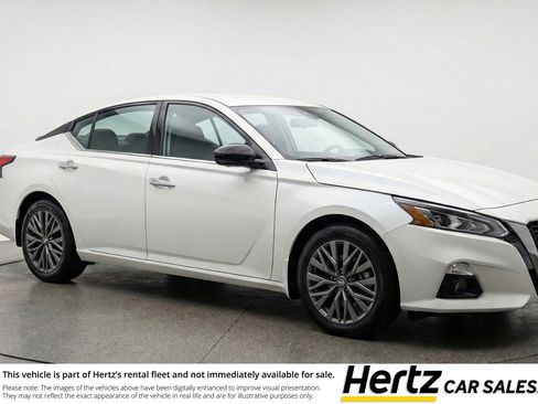 Used 2025 Nissan Altima 2.5 SV FWD image 1