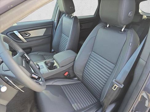 New 2025 Land Rover Discovery Sport Dynamic SE image 16
