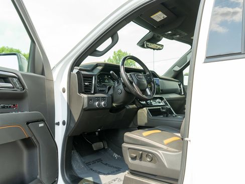 Used 2023 GMC Sierra 1500 AT4 w/ Technology Package AWD/4WD image 14