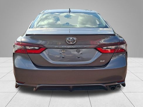 Used 2022 Toyota Camry SE FWD image 5