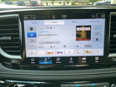 Used 2026 Chrysler Pacifica Select AWD/4WD image 32