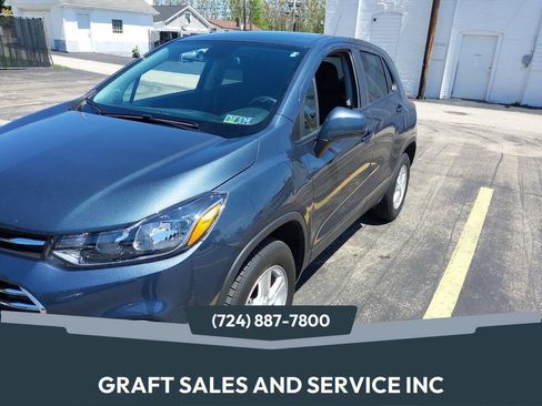 Used 2022 Chevrolet Trax LS w/ Tint and Cruise Package image 1