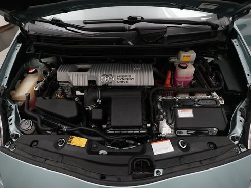 Used 2015 Toyota Prius Two image 3