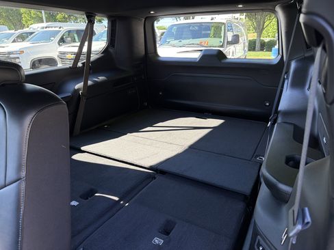 Used 2024 Jeep Wagoneer L Series II w/ Flexible Seating Group AWD/4WD image 31