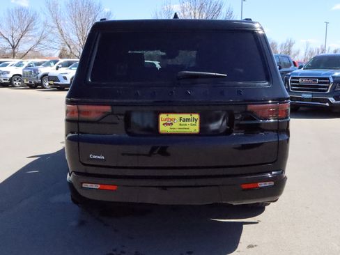 Used 2023 Jeep Wagoneer Series II AWD/4WD image 6