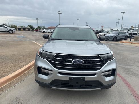 Used 2022 Ford Explorer XLT w/ Equipment Group 202A image 2