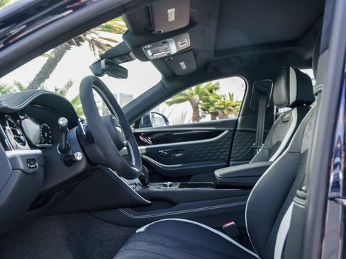 Used 2025 Bentley Flying Spur Plug-In Hybrid AWD/4WD image 2