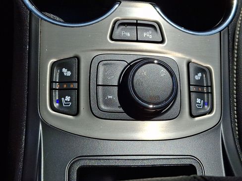 Certified 2023 GMC Terrain Denali w/ Denali Premium Package AWD/4WD image 27