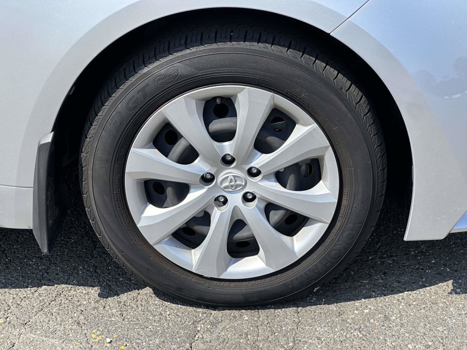 Used 2024 Toyota Corolla LE FWD image 8