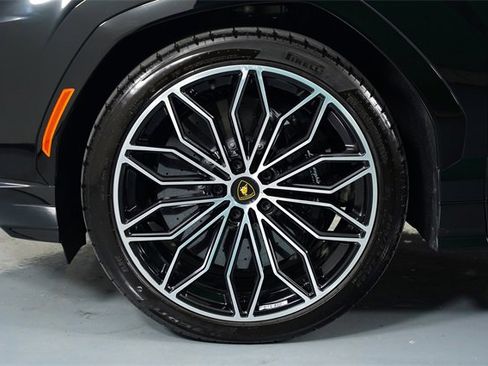 Used 2025 Lamborghini Urus SE image 25