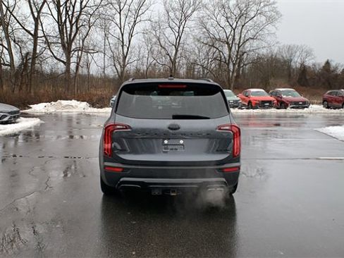Used 2021 Kia Telluride EX w/ EX Premium Package image 4