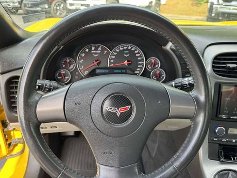 Used 2007 Chevrolet Corvette Coupe w/ Performance Package RWD image 9