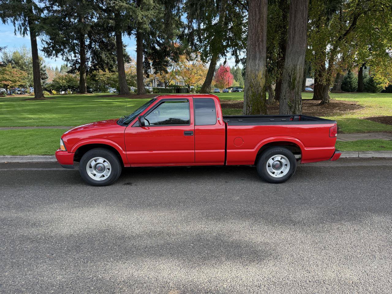 Used 2000 GMC Sonoma SLS w/ SLS Super Spec Pkg 2 RWD image 2