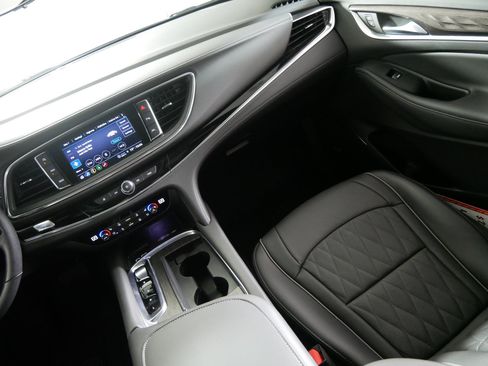 Used 2024 Buick Enclave Avenir w/ Avenir Technology Package AWD/4WD image 11