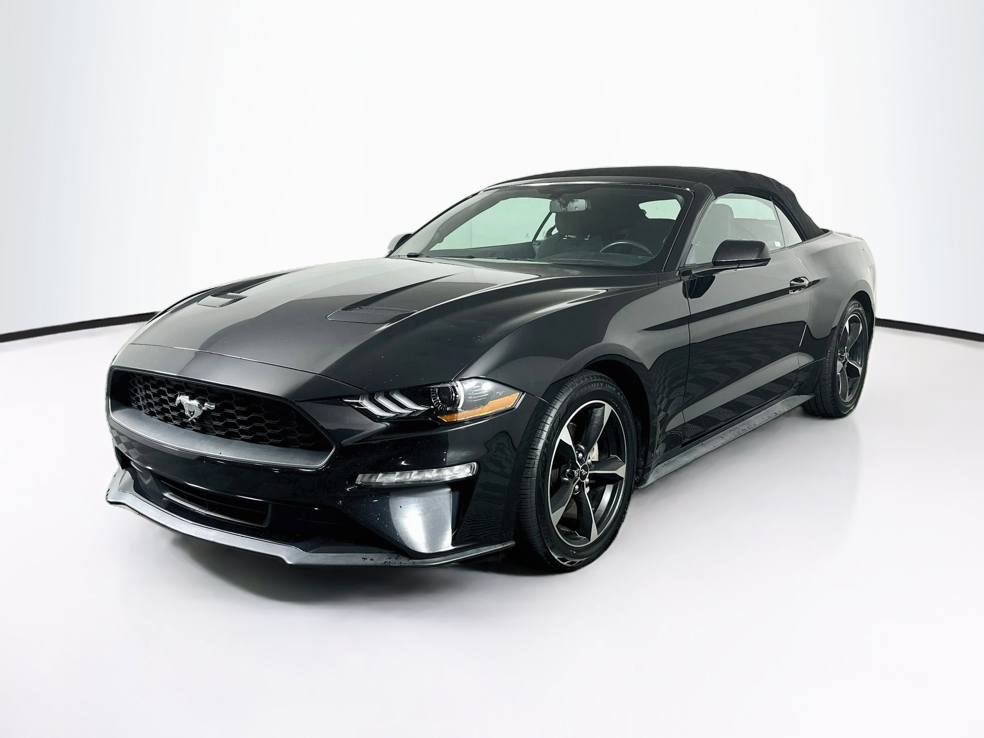 Used 2018 Ford Mustang Convertible w/ Equipment Group 101A RWD image 3