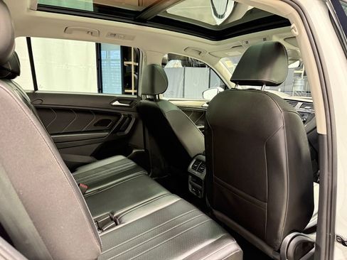 Used 2024 Volkswagen Tiguan SE image 28