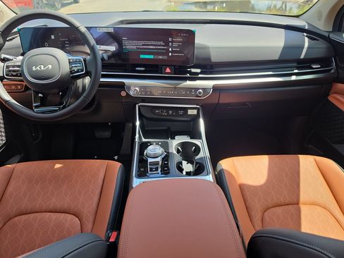 New 2026 Kia Carnival SX w/ SX Dark Edition Package FWD image 13