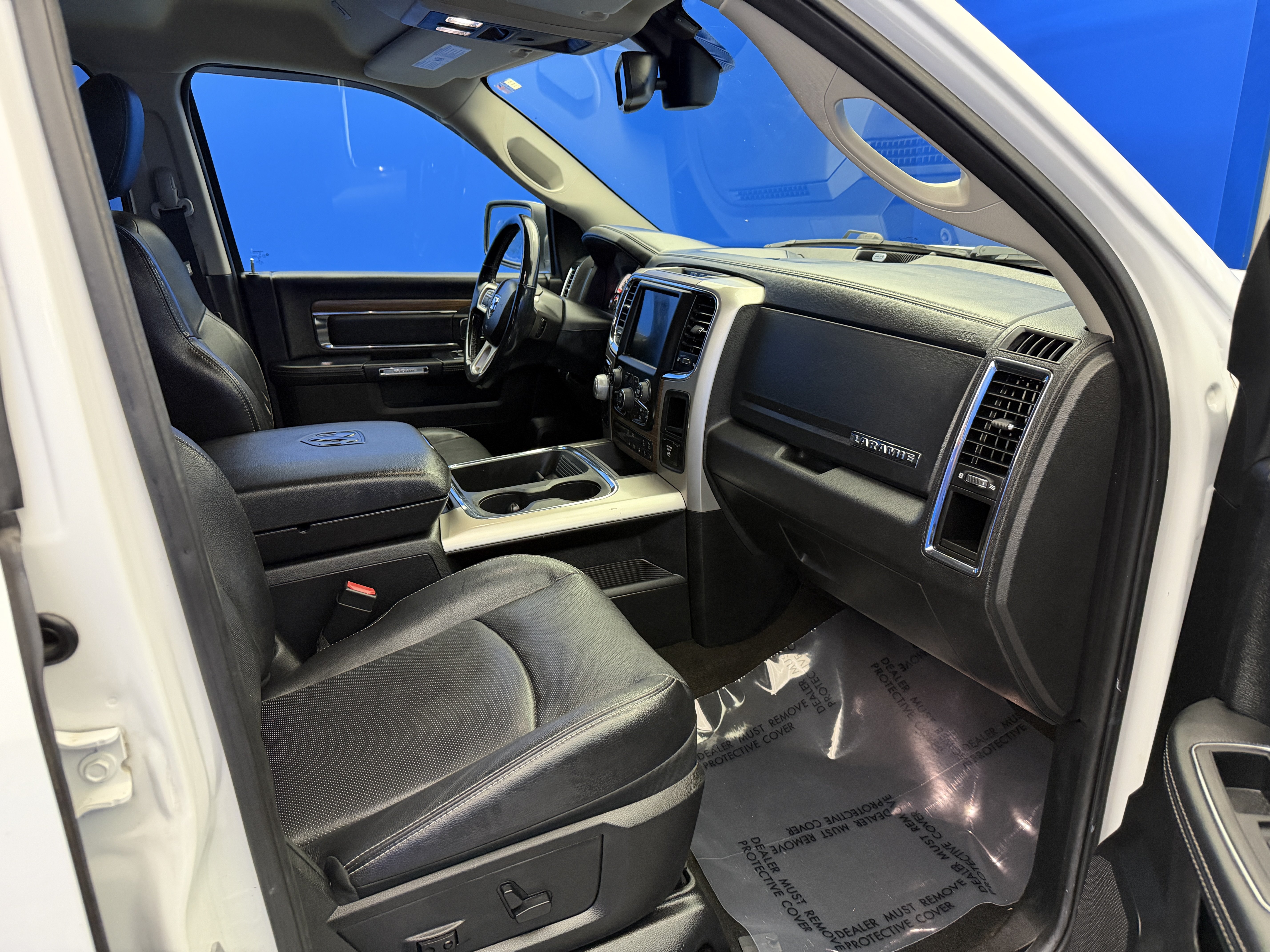 Used 2017 RAM 1500 Laramie w/ Convenience Group AWD/4WD image 27