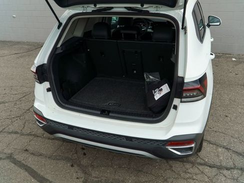 Used 2025 Volkswagen Taos SEL AWD/4WD image 14
