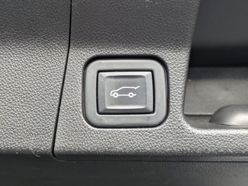 Used 2023 GMC Acadia Denali w/ Denali Ultimate Package image 8