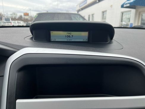 Used 2010 Volvo XC60 T6 R-Design image 9