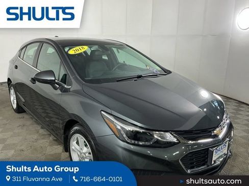 Used 2018 Chevrolet Cruze LT FWD image 1