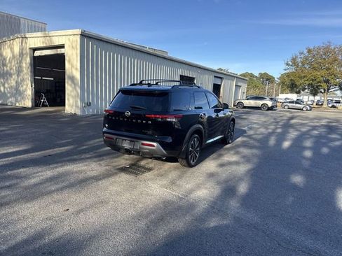 New 2026 Nissan Pathfinder Platinum image 5