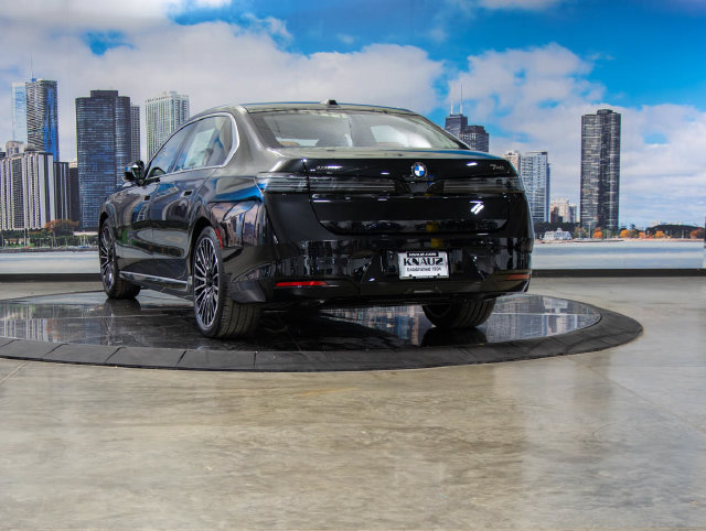 Used 2027 BMW 740i xDrive w/ Premium Package AWD/4WD image 7