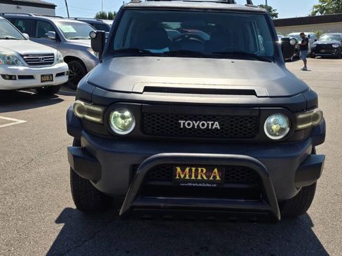 Used 2007 Toyota FJ Cruiser 4WD image 2