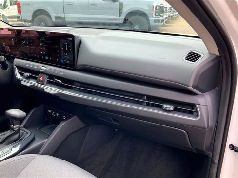 Certified 2025 Kia K4 EX FWD image 19