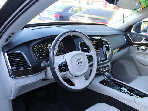 Used 2017 Volvo XC90 T6 Momentum w/ Vision Package image 21