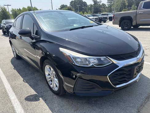 Used 2019 Chevrolet Cruze LS w/ LS Convenience Package FWD image 1