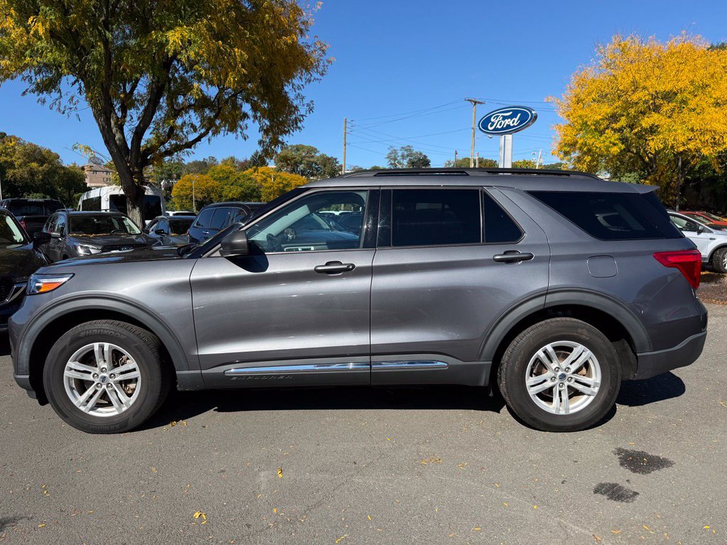 Used 2022 Ford Explorer XLT w/ Equipment Group 202A AWD/4WD image 9