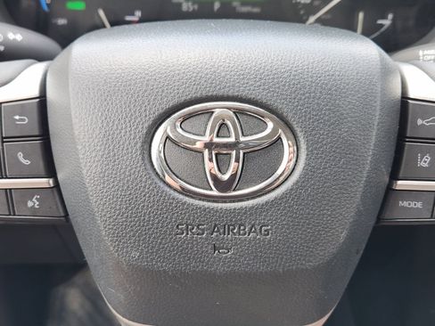 Used 2025 Toyota Sienna XLE FWD image 38