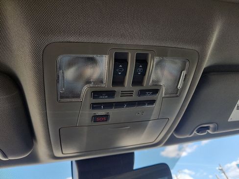 Used 2018 Toyota Highlander Limited Platinum AWD/4WD image 17