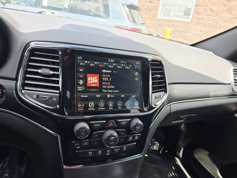 Used 2020 Jeep Grand Cherokee Limited AWD/4WD image 24