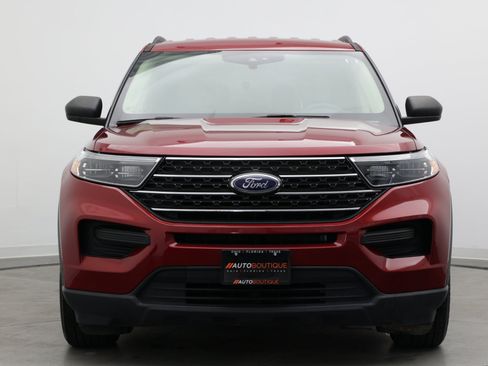 Used 2020 Ford Explorer XLT RWD image 2