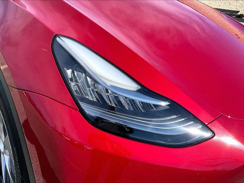 Used 2022 Tesla Model Y Long Range AWD/4WD image 28